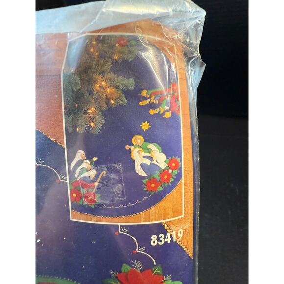 Bucilla Christmas Felt Applique Tree Skirt Kit 83419 Nativity Scene 43" NOS - Picture 4 of 7